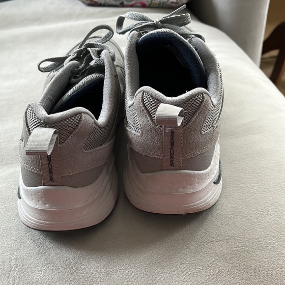 EUC Sketchers ArchFit sneakers, men’s size 8, gray, like new, worn twice - Picture 5 of 10